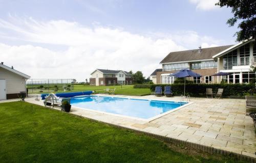 Landhotel De Ijsvogel Sint Nicolaasga Extérieur photo