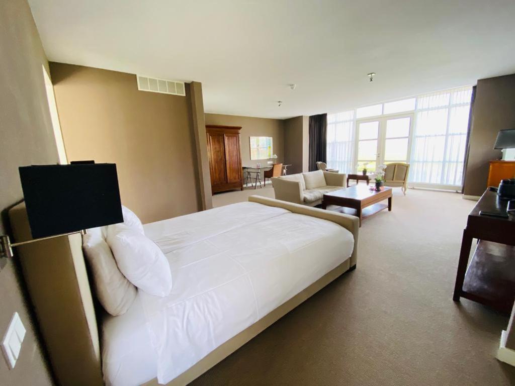 Landhotel De Ijsvogel Sint Nicolaasga Extérieur photo