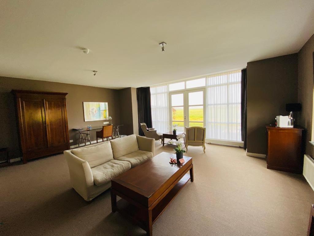 Landhotel De Ijsvogel Sint Nicolaasga Extérieur photo
